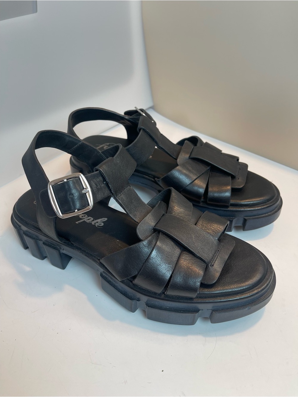 Free People Black Leather Gladiator Lug Sole Chunky Fisherman Sandals Size 38 US